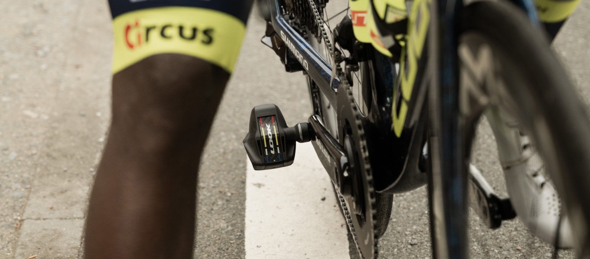 Precise and Reassuring clip-in/clip-out