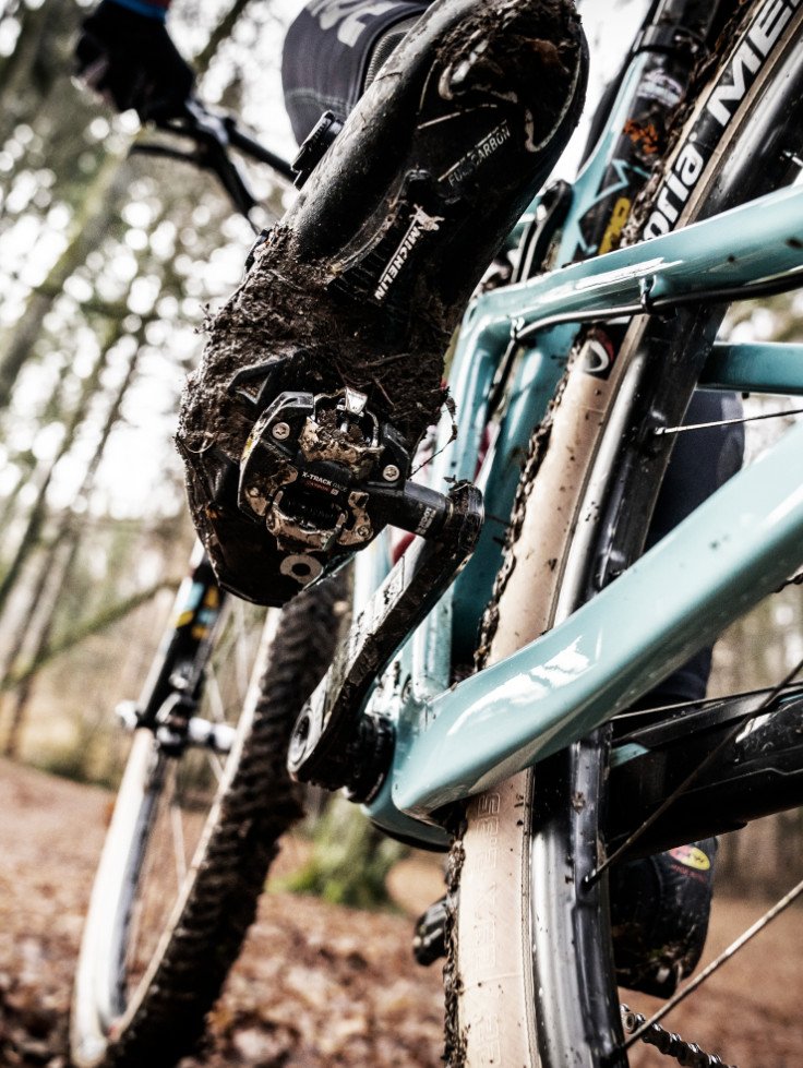 x-track-race-carbon-close-up